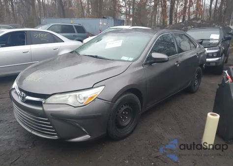 2015 Toyota Camry Le z USA, uszkodzony, nr VIN 4T4BF1FK5FR505167